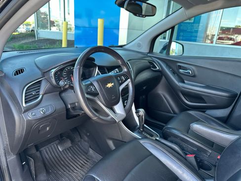 Used 2021 Chevrolet Trax LT w/ Premium Seat Package AWD/4WD image 18