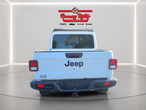 Used 2025 Jeep Gladiator Sport AWD/4WD image 4