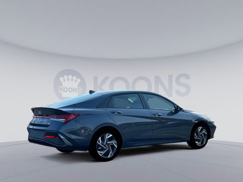 New 2025 Hyundai Elantra SEL image 11