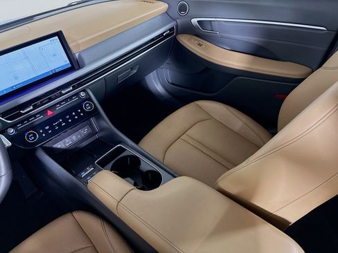 Used 2025 Hyundai Sonata Limited image 29