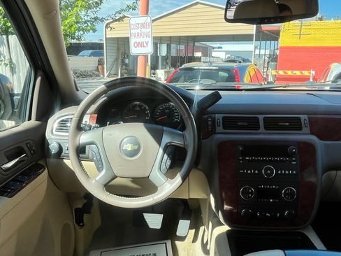 Used 2013 Chevrolet Suburban LT w/ Luxury Package RWD image 14