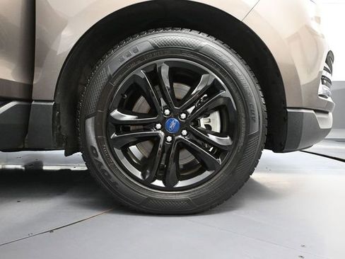 Used 2019 Ford Edge SEL w/ Equipment Group 201A image 16