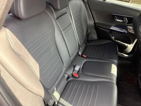 Used 2025 Mercedes-Benz GLC 300 image 18
