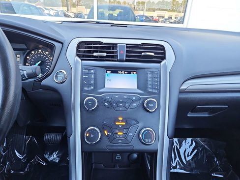 Used 2020 Ford Fusion S image 15