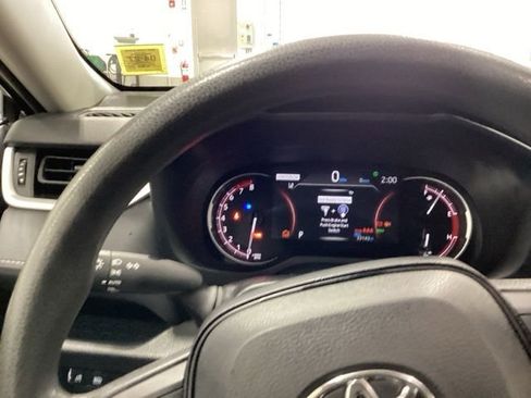 Used 2025 Toyota RAV4 XLE AWD/4WD image 6