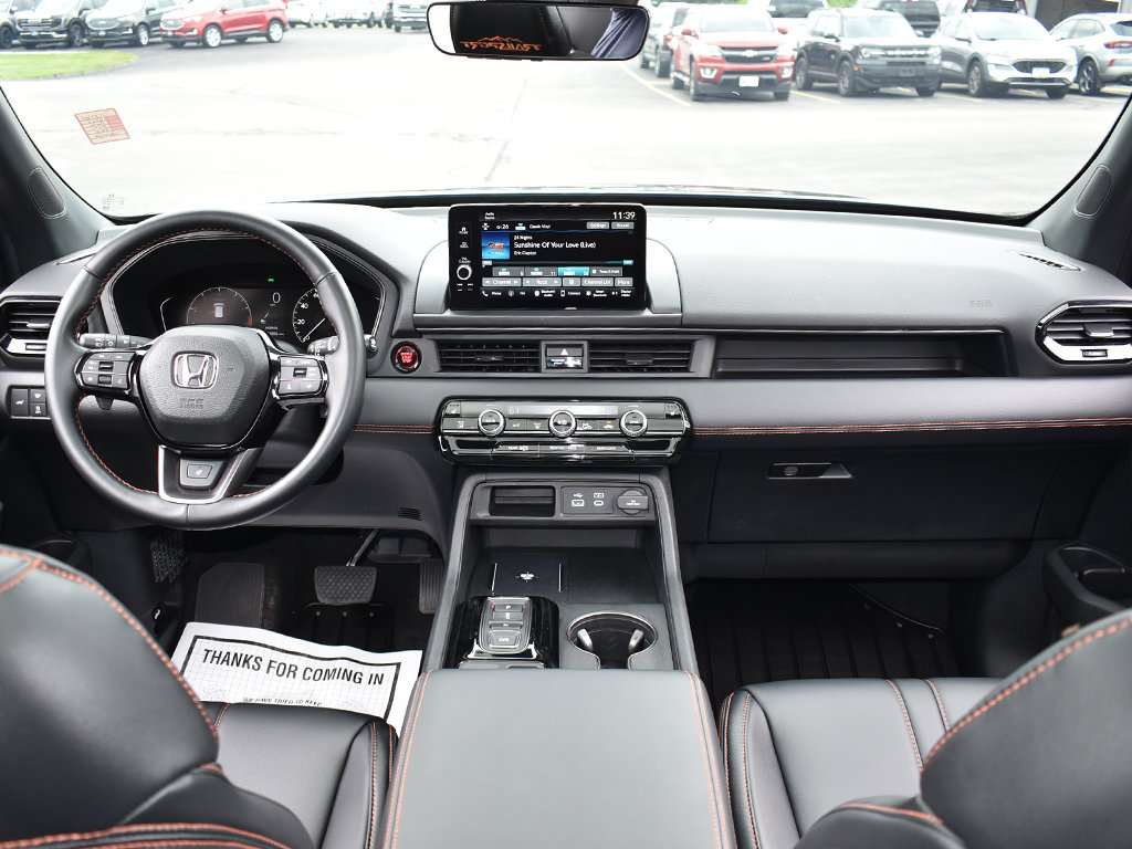 Used 2025 Honda Pilot TrailSport image 4