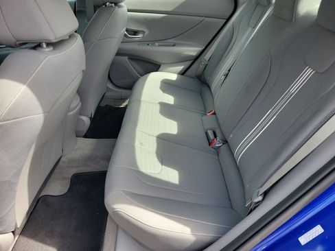 Used 2023 Hyundai Elantra SEL w/ Convenience Package image 8