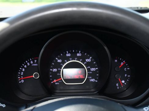Used 2015 Kia Soul + FWD image 29