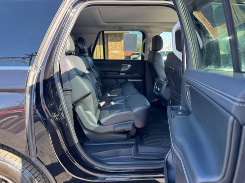 Used 2025 Ford Expedition Max Platinum image 15