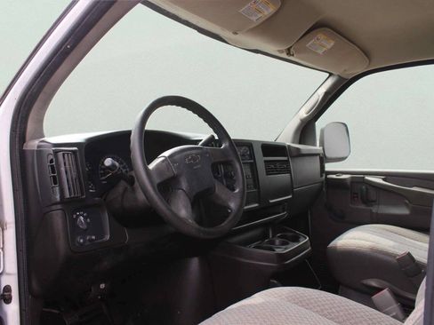 Used 2005 Chevrolet Express 2500 RWD image 8