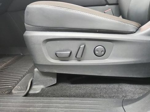 Used 2025 Nissan Pathfinder SL FWD image 21