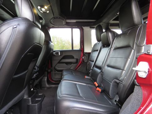 Used 2021 Jeep Wrangler Unlimited Sahara AWD/4WD image 19