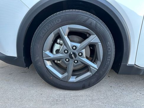 Used 2025 Kia K4 LXS image 29