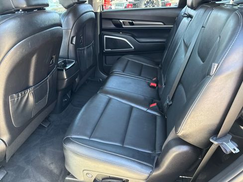 Used 2023 Kia Telluride LX FWD image 25