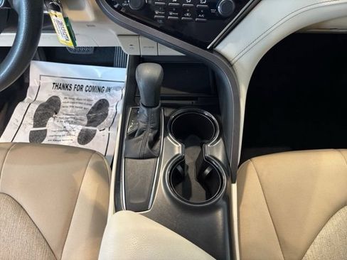 Used 2018 Toyota Camry LE FWD image 19