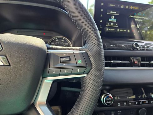 New 2025 Mitsubishi Outlander SE image 29