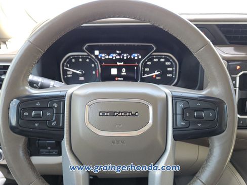 Used 2021 GMC Yukon XL Denali w/ Denali Premium Package RWD image 18