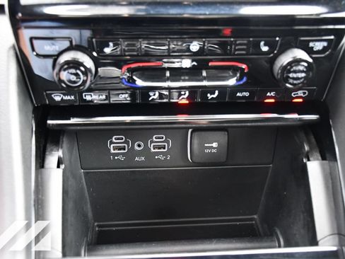 Used 2023 Jeep Grand Cherokee Limited AWD/4WD image 19