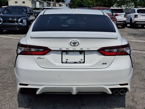 Used 2021 Toyota Camry SE FWD image 3