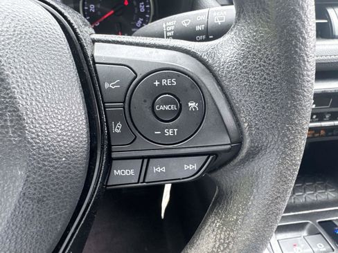 Certified 2021 Toyota RAV4 LE AWD/4WD image 18