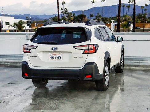 Used 2025 Subaru Outback Premium image 9
