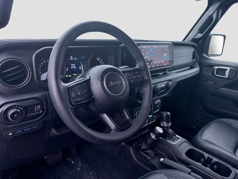 Used 2024 Jeep Wrangler Unlimited Rubicon 4xe image 7