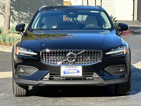 New 2026 Volvo V60 B5 Cross Country Ultra w/ Climate Package image 3