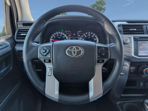 Used 2017 Toyota 4Runner SR5 AWD/4WD image 13