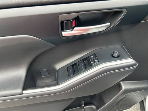 Certified 2024 Toyota Highlander XLE AWD/4WD image 11