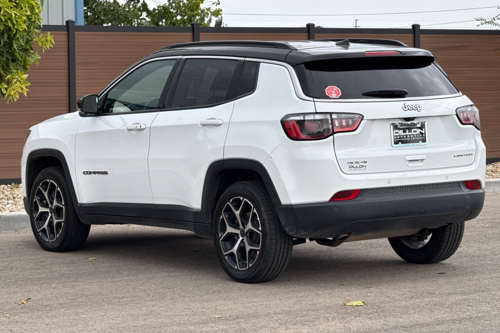 Used 2025 Jeep Compass Limited AWD/4WD image 9