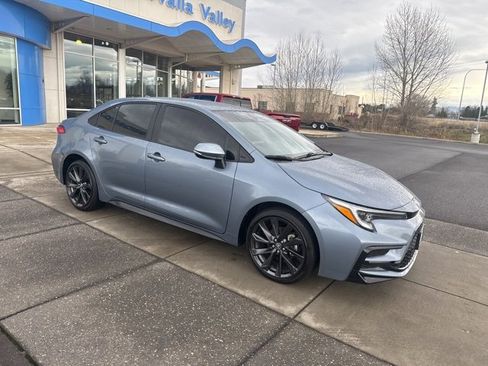 Used 2023 Toyota Corolla SE w/ Carpet Mat Package (TMS) image 2