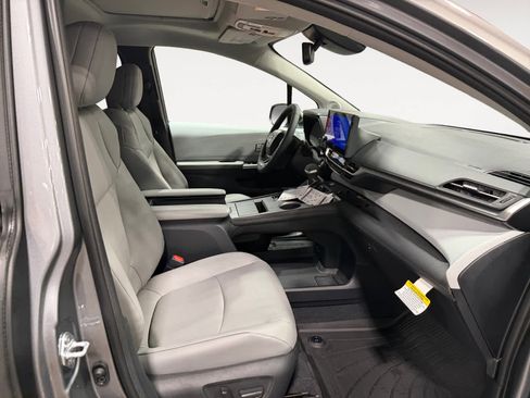 New 2026 Toyota Sienna XLE AWD/4WD image 15