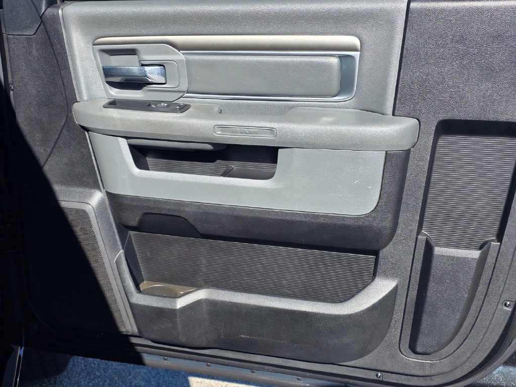 Used 2017 RAM 1500 Express RWD image 22