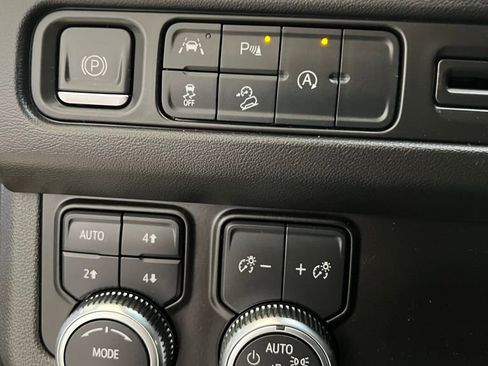 Used 2023 GMC Yukon AT4 AWD/4WD image 18