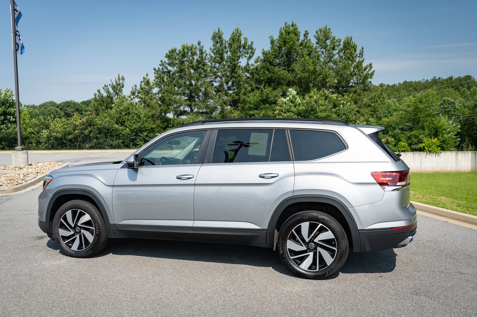 Used 2026 Volkswagen Atlas SE FWD image 7