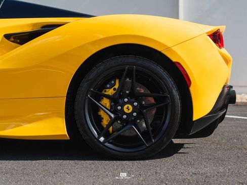 Used 2021 Ferrari F8 Tributo RWD image 14