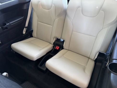 Used 2023 Volvo XC90 T8 Plus w/ Protection Package Premier AWD/4WD image 17