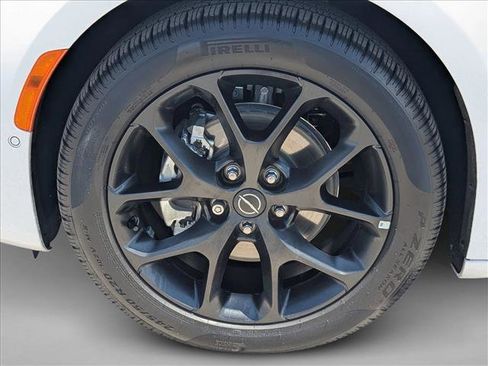 Used 2025 Chrysler Pacifica Limited FWD image 25