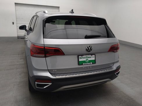Used 2023 Volkswagen Taos SE w/ Panoramic Sunroof Package FWD image 6