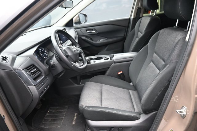 Used 2025 Nissan Rogue SV AWD/4WD image 12