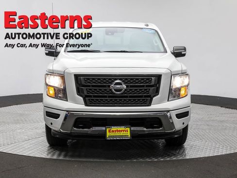 Used 2020 Nissan Titan SV w/ SV Convenience Package image 2