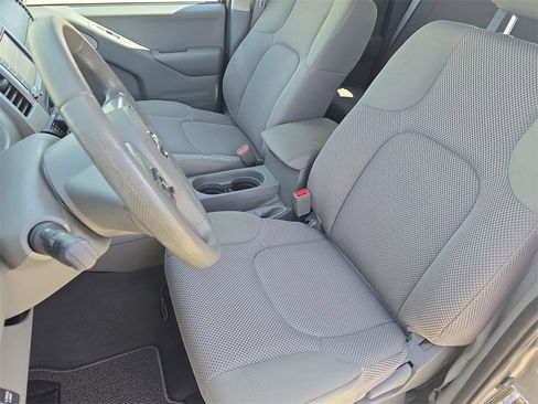 Used 2020 Nissan Frontier SV image 15