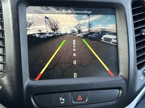 Used 2017 Jeep Cherokee Limited image 20