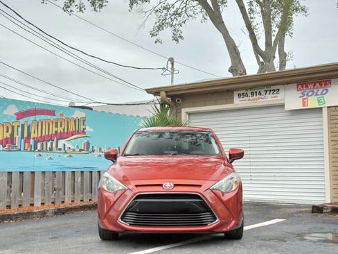 Used 2017 Toyota Yaris iA image 2