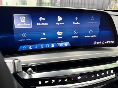 Used 2025 Cadillac Lyriq Luxury image 14