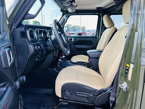 Used 2022 Jeep Wrangler Unlimited Sport AWD/4WD image 3