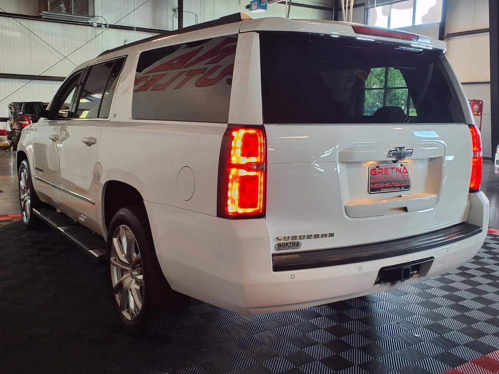 Used 2019 Chevrolet Suburban LT w/ LT Signature Package AWD/4WD image 5