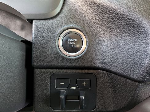 Used 2022 Toyota Tundra SR5 w/ SR5 Convenience Package image 25