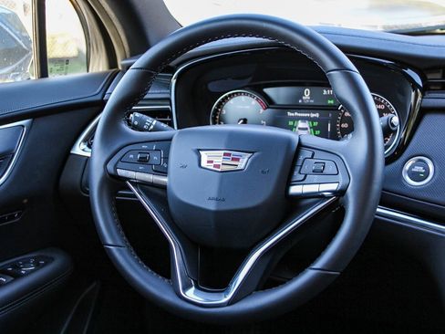 Used 2025 Cadillac XT6 Luxury image 16