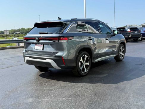 Used 2026 Volkswagen Tiguan SE w/ Panoramic Sunroof Package AWD/4WD image 4
